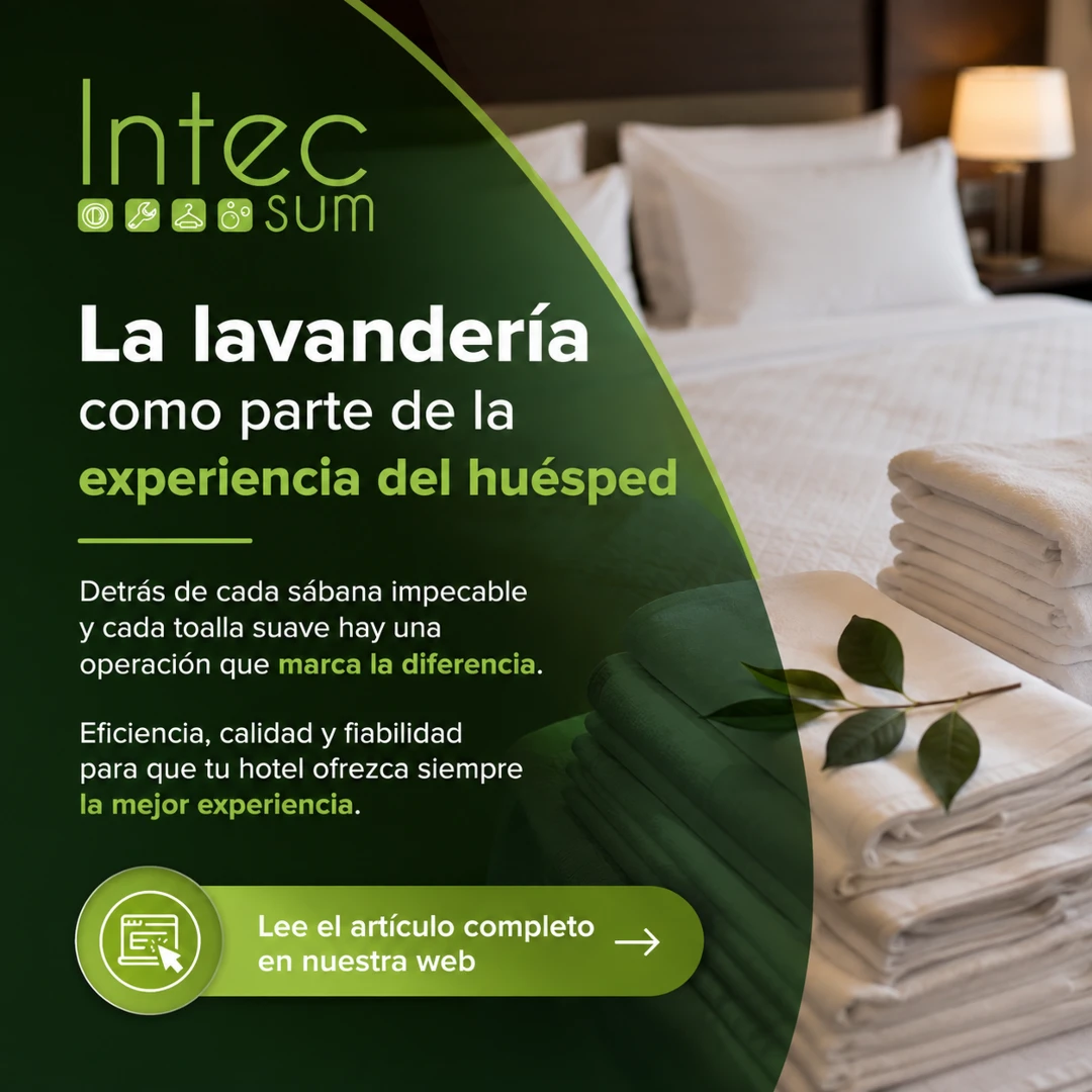 Ropa de cama y textiles de hotel que reflejan la importancia de una lavandería profesional en la experiencia del huésped