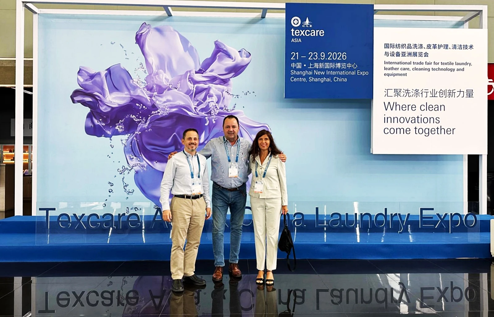 Equipo directivo de Intecsum durante su visita a Texcare Asia 2026 en Shanghái